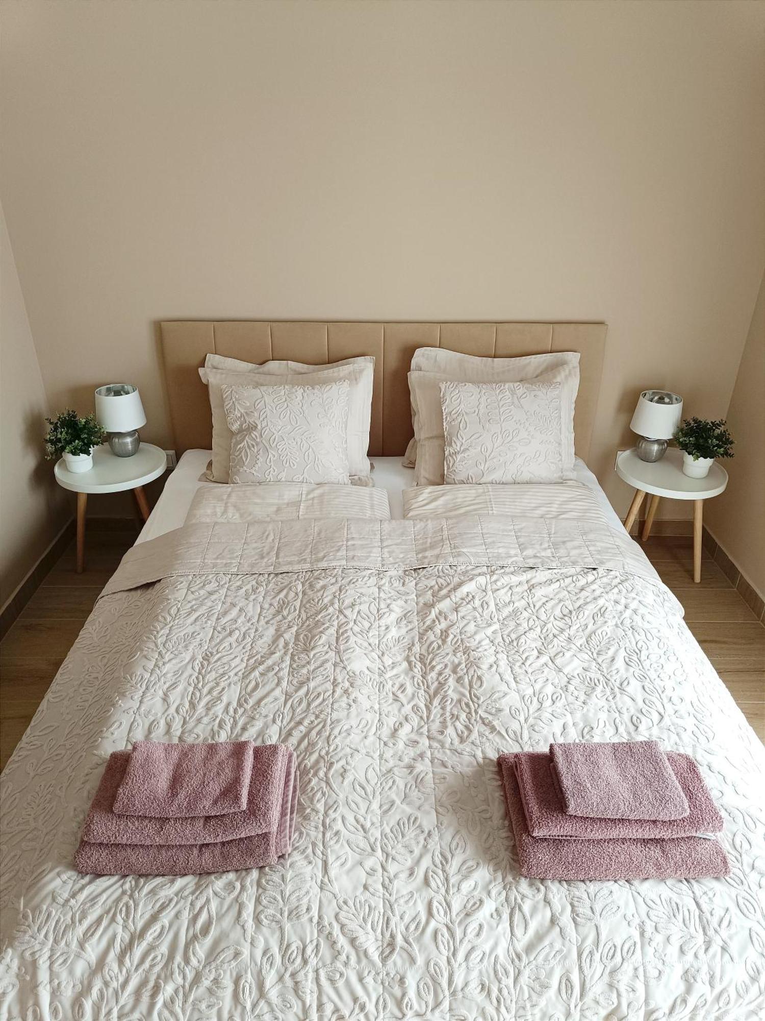 Modern Lux Home Segedyn Zewnętrze zdjęcie
